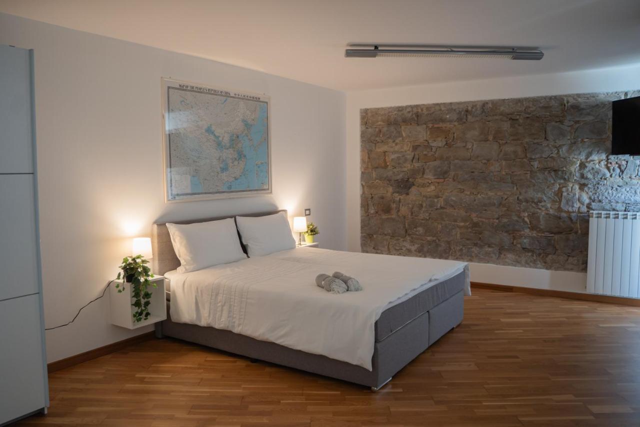 9B The Appartments Trieste Bagian luar foto