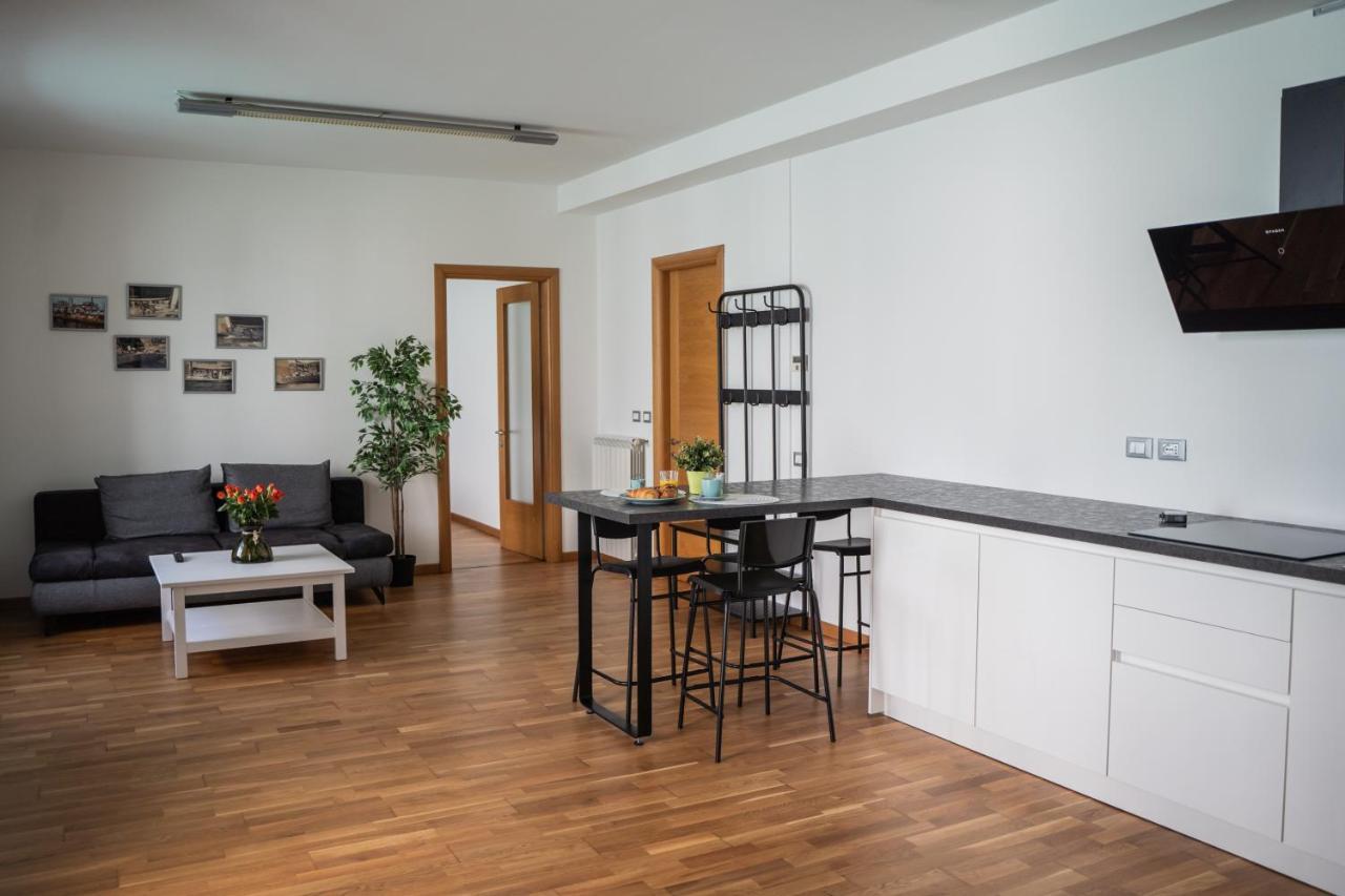 9B The Appartments Trieste Bagian luar foto