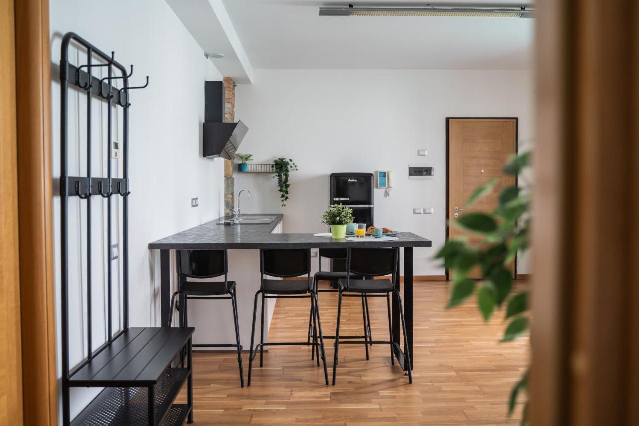 9B The Appartments Trieste Bagian luar foto